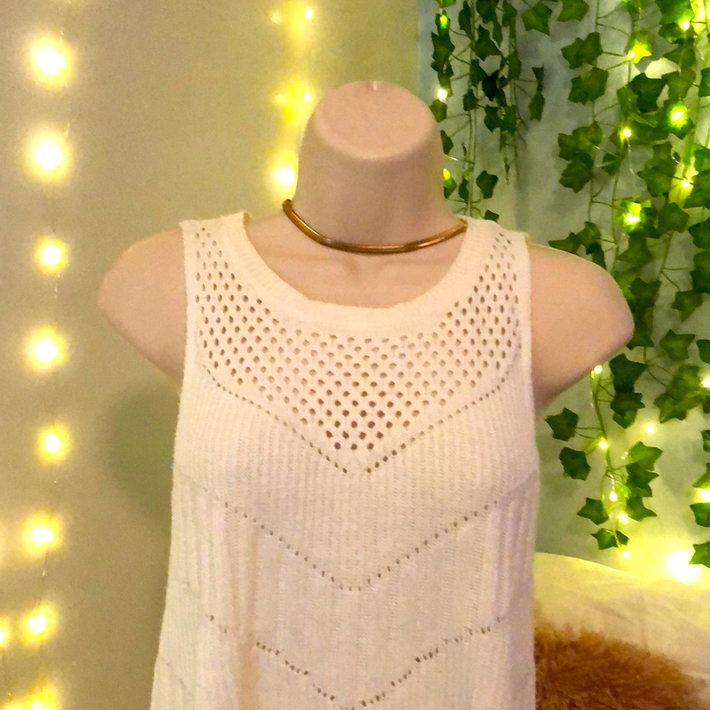 American eagle top color is white